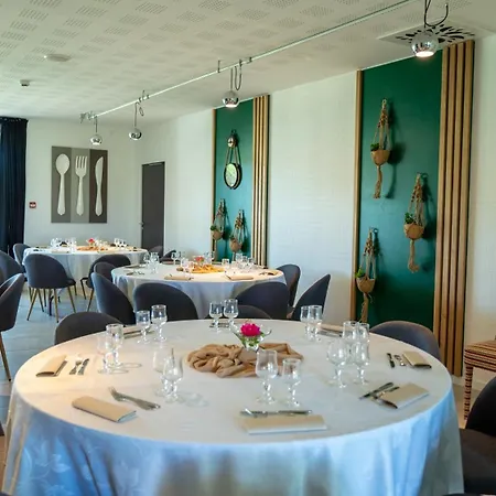 Lejlighedshotel Hotel Piscine Montaigu 4*