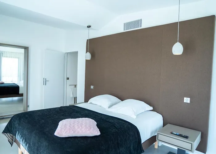 Montaigu Апарт-отель Saint-Sulpice-le-Verdon